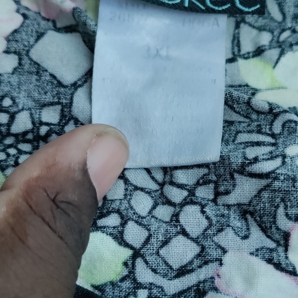 Breast Cancer Scrub Top - Picture 4 of 4